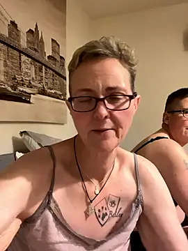 Curvy-Jinx's Live XXX Chat