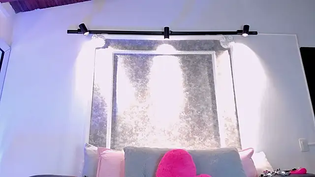 _victoriaa__lois' Live XXX Chat