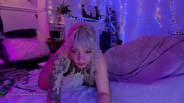 LunaWoolfie's Live XXX Chat