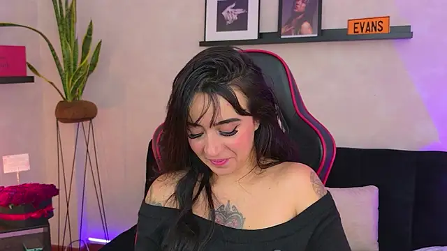 EmmyEvans1 Chat XXX live