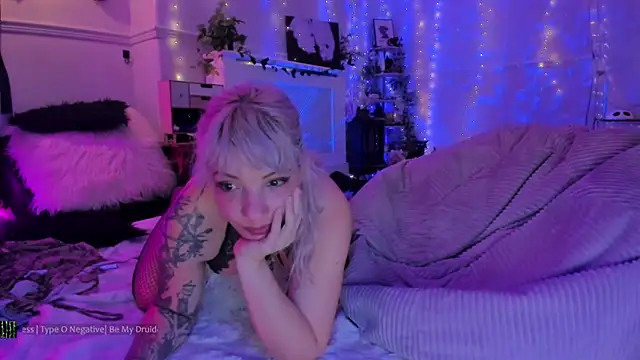 LunaWoolfie's Live XXX Chat