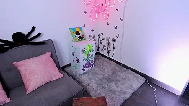 lilielou_ élő XXX-chatje