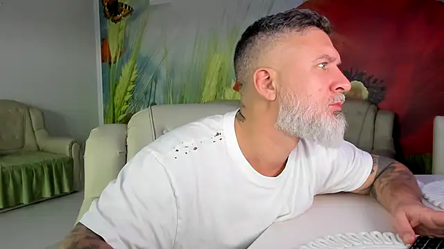 BlowMyXXL Live XXX Chat