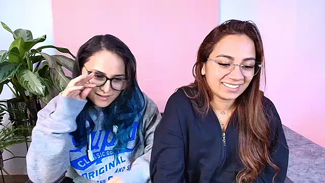 Jules_n_Gia's Live XXX Chat