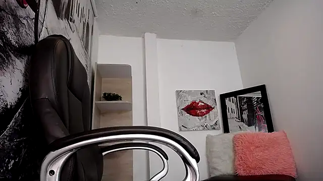 ElinaaxのライブXXXチャット