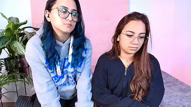 Czat XXX na żywo – Jules_n_Gia