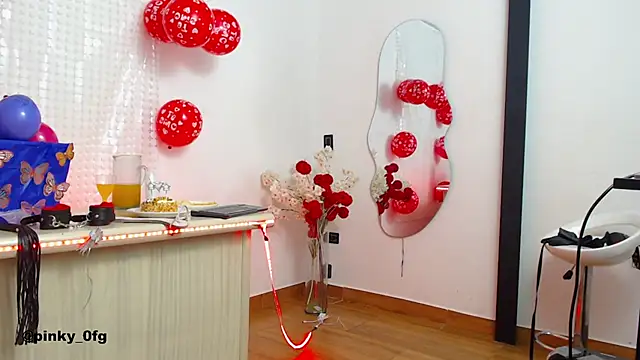 pinky_f00x's Live XXX Chat