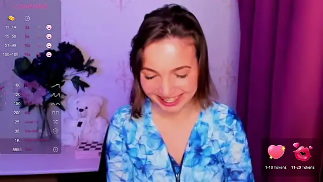 Chatroom XXX en direct de KindHazelHere_