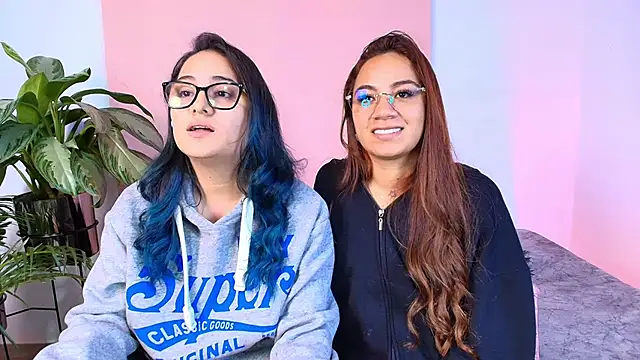 Jules_n_Gia Live XXX-Chat