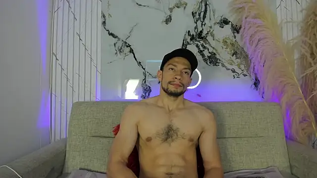 TyagoRoberts_'s Live XXX Chat