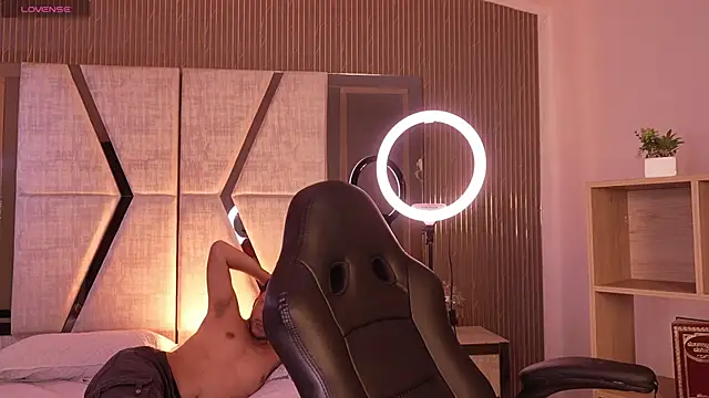 LiamDeep's Live XXX Chat