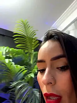 Mau_White Chat XXX in diretta