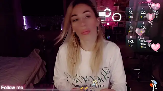 AnnieGOld_ élő XXX-chatje