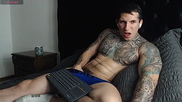 Shane_Clay 即時 XXX 聊天