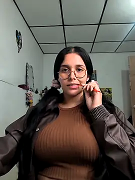 Chatroom XXX en direct de Annya-sweet