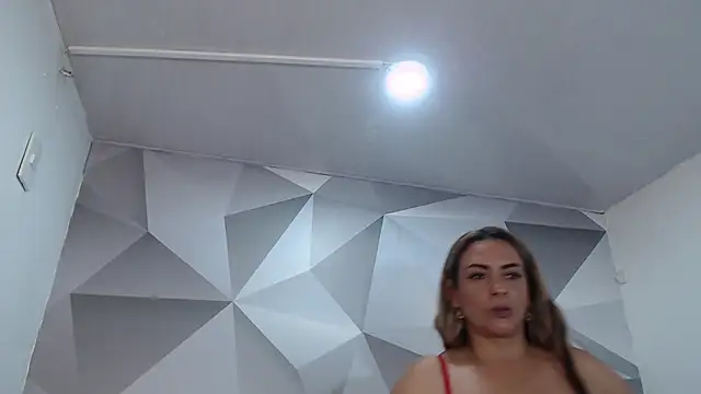 Milf-Prettyboobs' Live XXX Chat