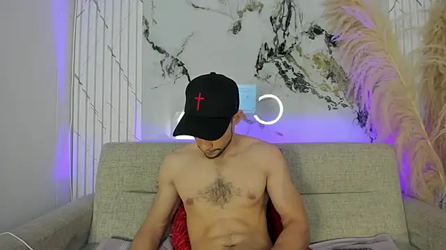 TyagoRoberts_'s Live XXX Chat