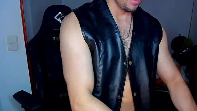 Tommy_Bred live XXX chat