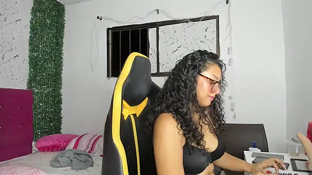 emily_stars1's Webcam Show