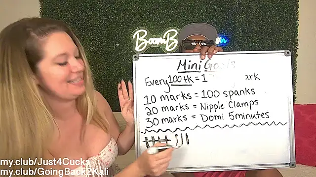 boomboomr00m's Live XXX Chat