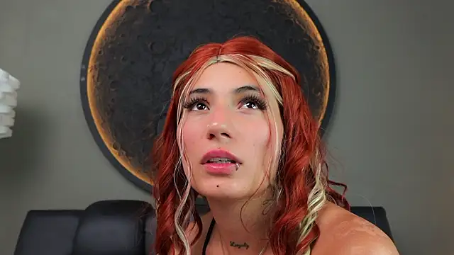 Онлайн чат XXX miss_sharlotte18