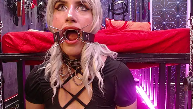 lorna_cox_bdsm's Webcam Show