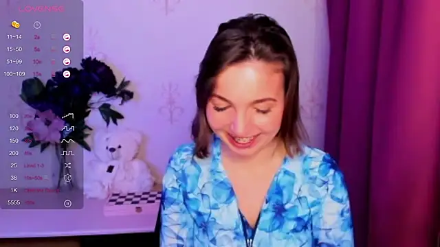 Chat XXX en directo de KindHazelHere_