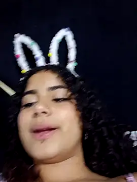 Spicy_Nesss Adlı Modelin Canlı XXX Sohbeti