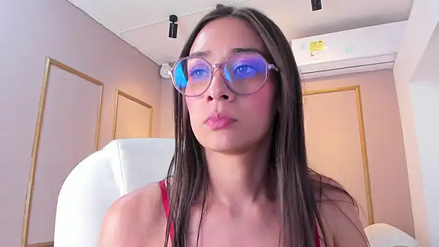 NahimiThompson's Live XXX Chat