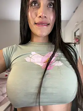 Emmily_19のライブXXXチャット