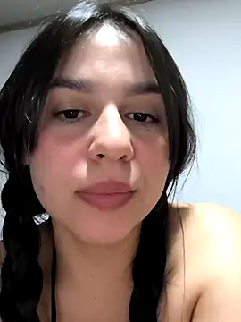 Chatroom XXX en direct de Daniela-rosee