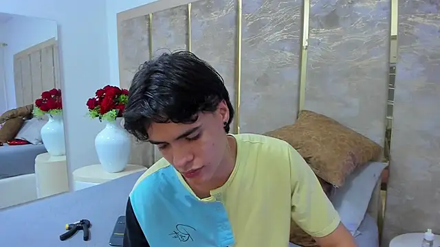 BenitoSaenz's Live XXX Chat