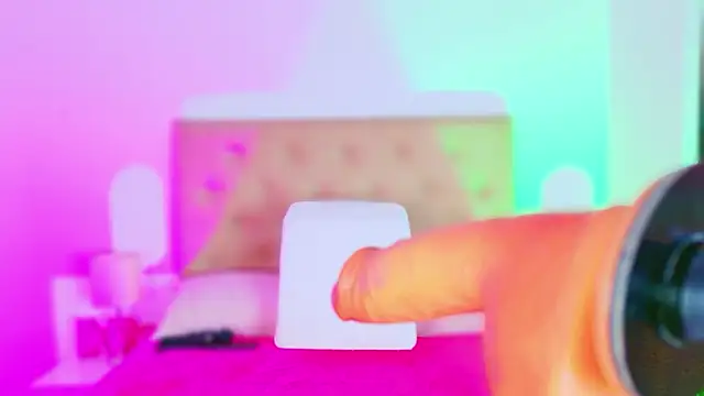 CharlootteEvans' Live XXX Chat