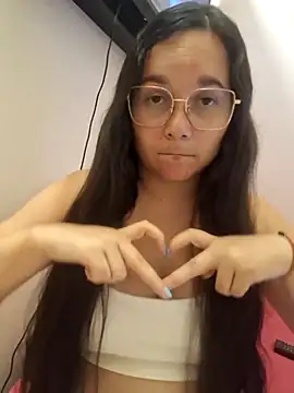 liababylia élő XXX-chatje