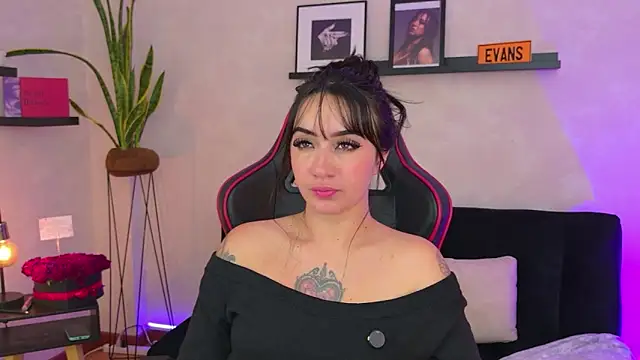 EmmyEvans1's Live XXX Chat