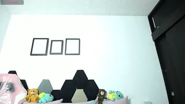 Lili_mdls লাইভ XXX চ্যাট