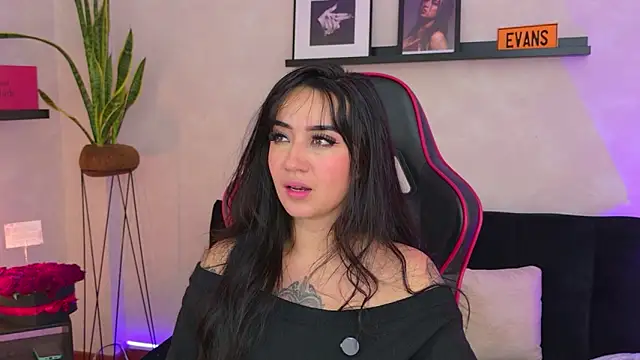 EmmyEvans1's Live XXX Chat