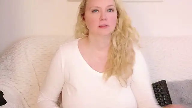 Sarah4youn Live XXX chat