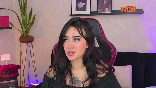 EmmyEvans1's Live XXX Chat