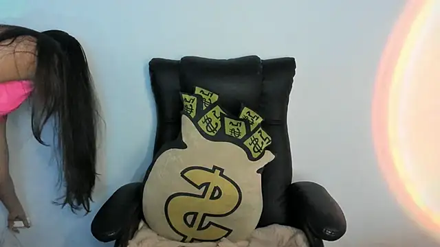 Mila__Paramo Adlı Modelin Canlı XXX Sohbeti