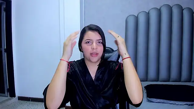 Charlotte-Star Adlı Modelin Canlı XXX Sohbeti