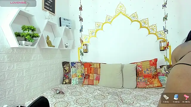 LadyNahir's Live XXX Chat