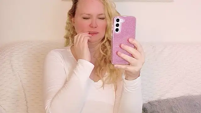 Sarah4you's Live XXX Chat