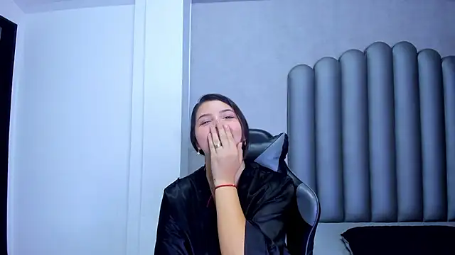 Charlotte-Star's Live XXX Chat