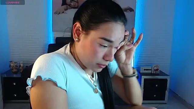 Lolitta_xxx's Webcam Show