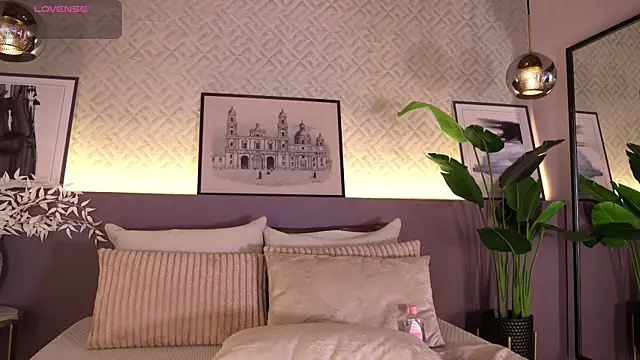 ElleDiane Chat XXX live