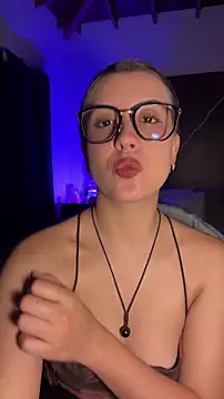 EmaSaenz: онлайн-секс-чат