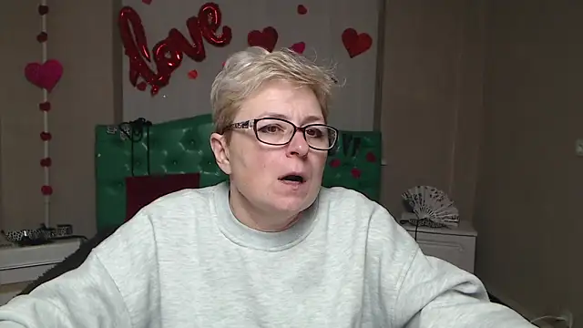 EmiliaGree live XXX chat