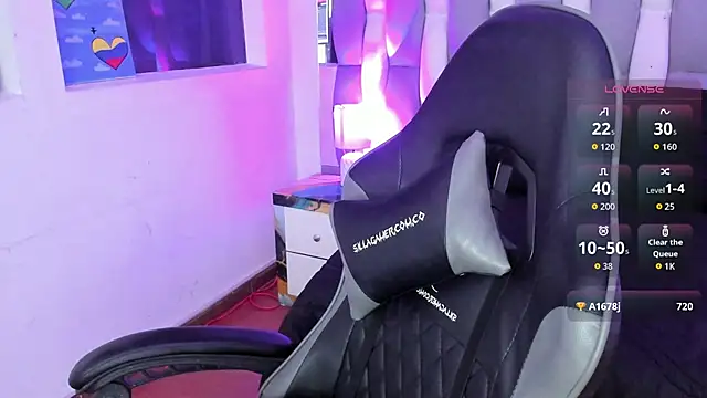 Chat +18 de Adaara_Rey ao vivo