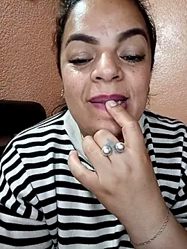 Mia-Glow's Live XXX Chat